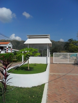 Entrada al condominio