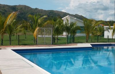 Vista Piscina con el saln